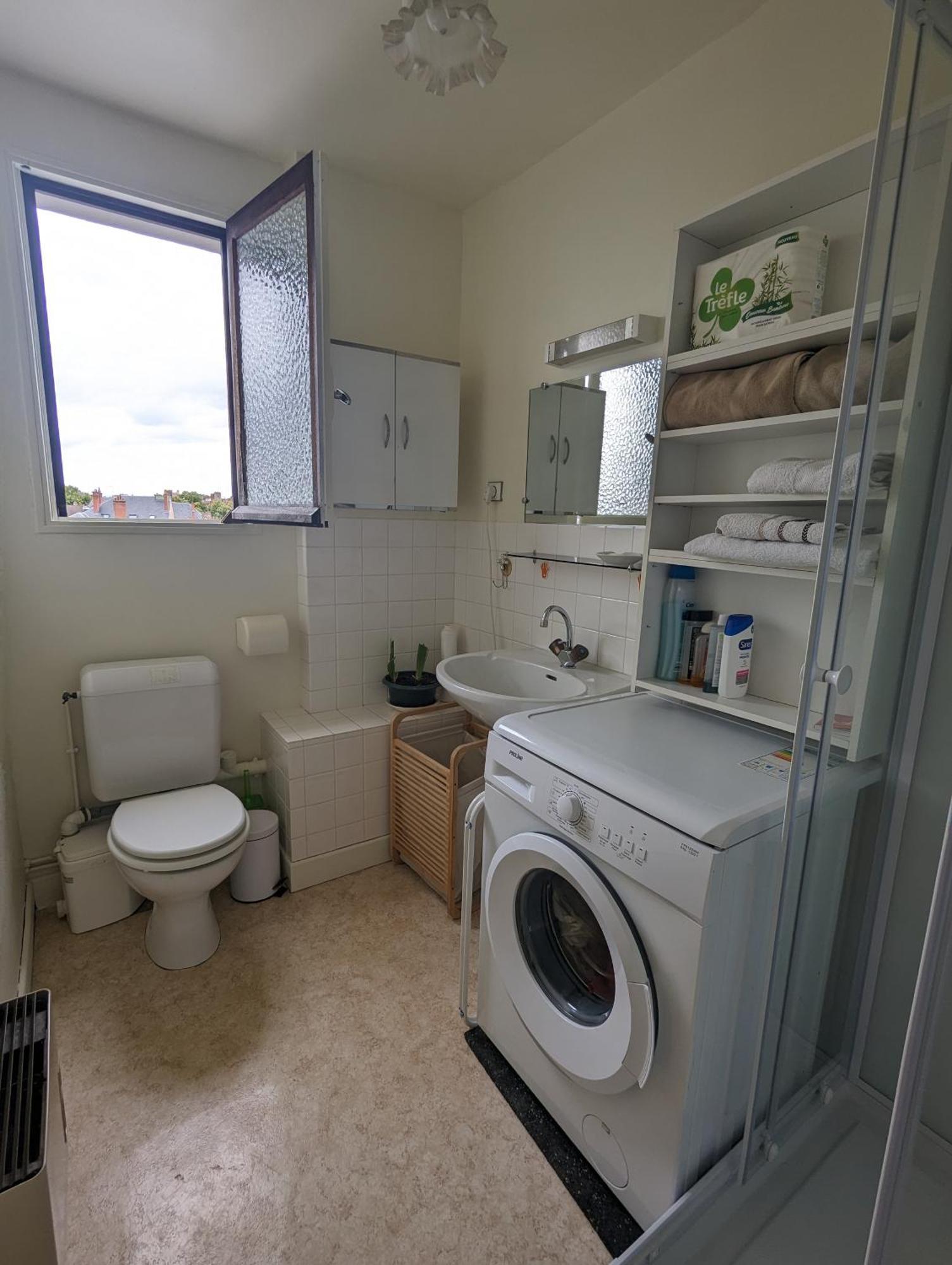 Studio 63M2 3Eme Etage Ou Chambre Dans Appartement 2Eme Etage Pour Sejours A Moulins Moulins  Exterior foto